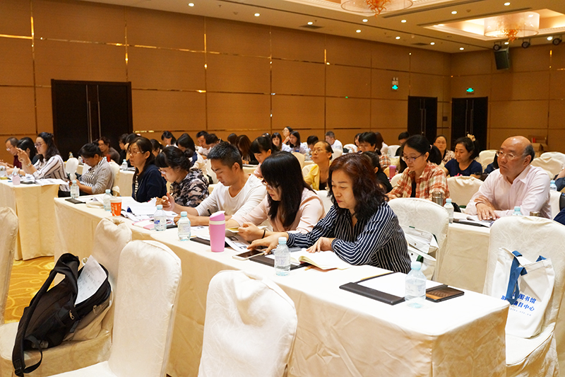 图为奇略信息的魏志秀参加会议